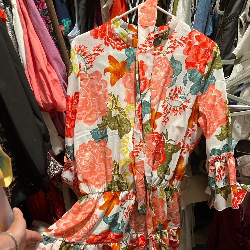 Floral mini dress ruffled sleeves